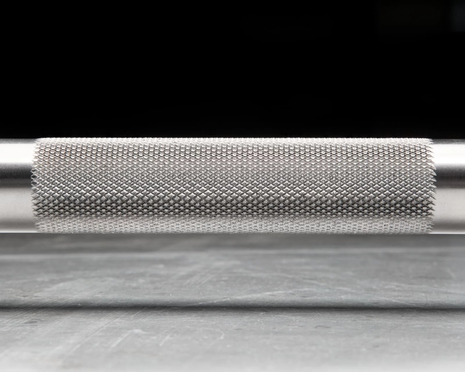 Rogue Fitness Rogue 20KG Ohio Power Bar - Stainless Steel 3 Rogue Fitness Rogue 20KG Ohio Power Bar - Stainless Steel - Image 3