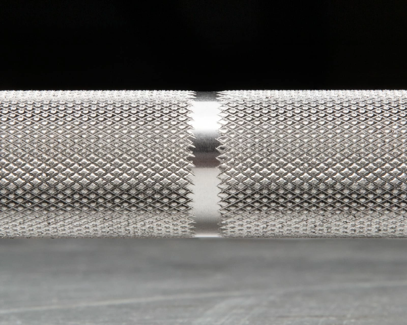 Rogue Fitness Rogue 20KG Ohio Power Bar - Stainless Steel 4 Rogue Fitness Rogue 20KG Ohio Power Bar - Stainless Steel - Image 4